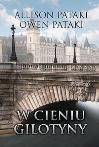 Okładka książki W cieniu gilotyny / Allison Pataki, Owen Pataki ; tłumaczenie Hanna Hessenmüller.