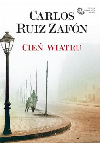 Okładka książki Cień wiatru / Carlos Ruiz Zafón ; przełożyli Beata Fabjańska-Potapczuk, Carlos Marrodán Casas.