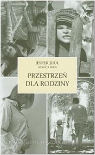 Okładka książki Przestrzeń dla rodziny / Jesper Juul, Monica Oien ; przeł. z jęz. norw. Anna Marciniakówna.