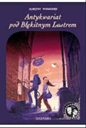 Okładka książki Antykwariat pod Błękitnym Lustrem / napisał Martin Widmark ; zilustrowała Katarina Strömg?rd ; przełożyła ze szwedzkiego Barbara Gawryluk.