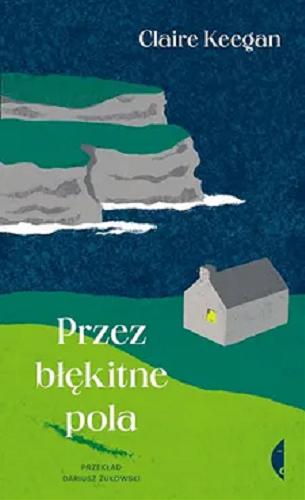 Okładka książki Przez błękitne pola / Claire Keegan ; przekład Dariusz Żukowski.
