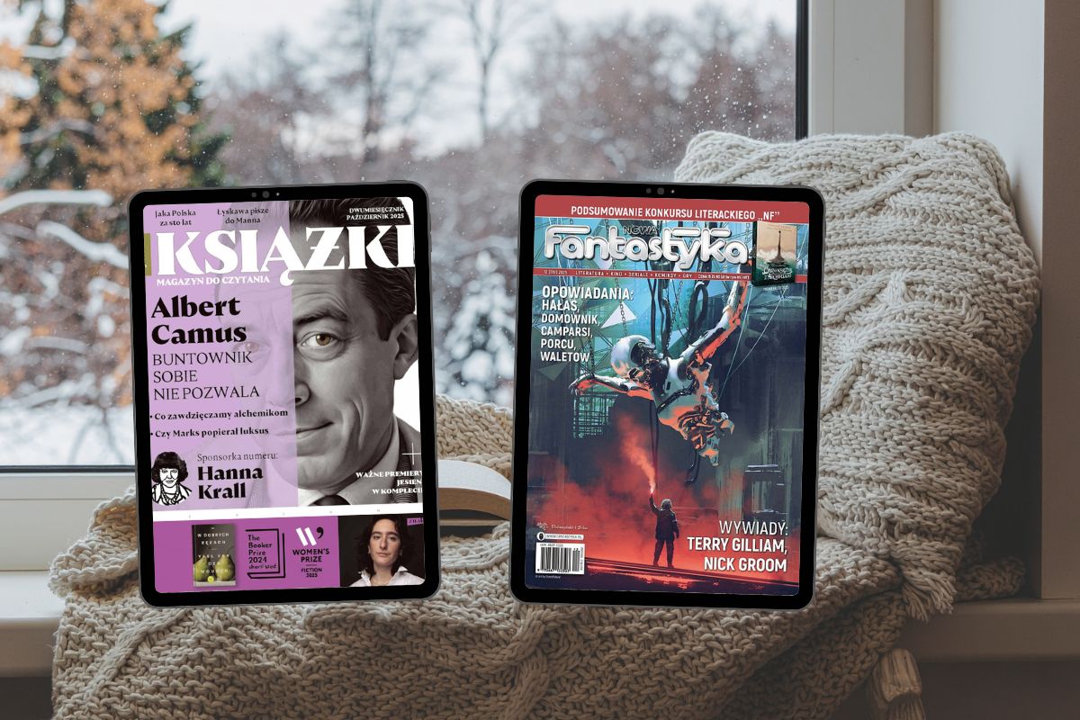 Dwa tablety leżące na beżowym fotelu, wyświetlające okładki e-booków: lewy z magazynem 