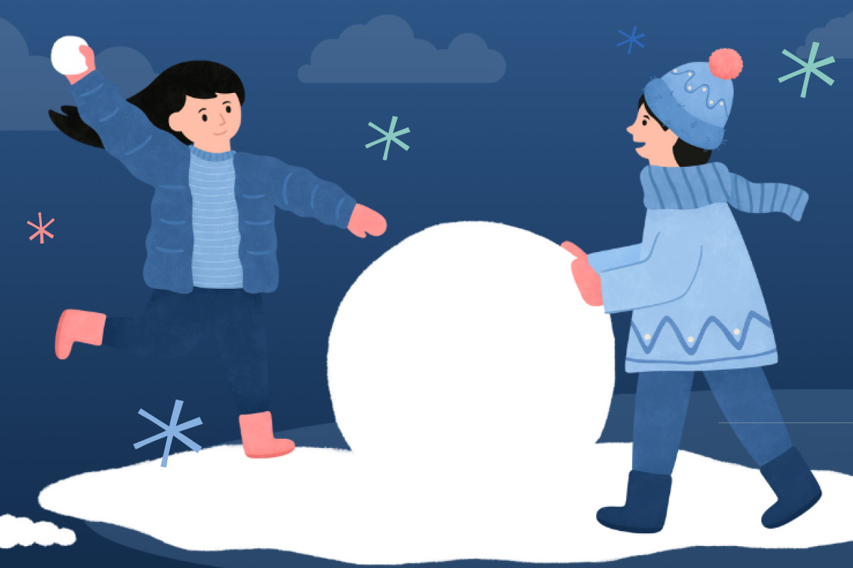 Dzieci w zimowych ubraniach bawią się na śniegu, jedno rzuca śnieżką, drugie toczy kulę ze śniegu, w tle chmurki i gwiazdki