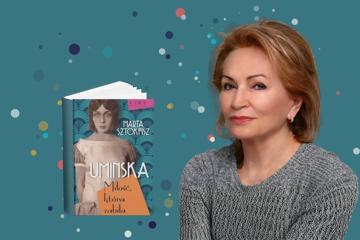 Na morskim tle w kropki kobieta w szarym swetrze, po lewej okładka jej książki