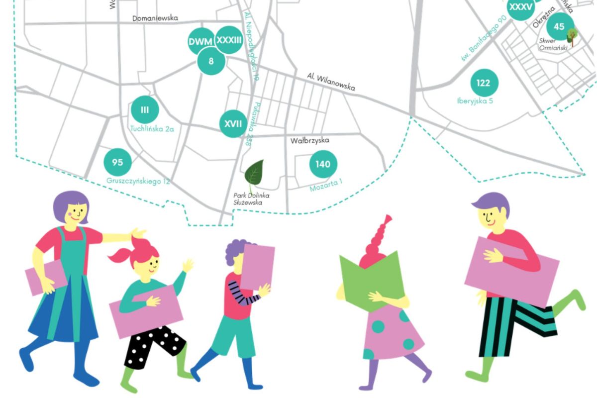 Dzieci biegnące z książkami, w tle mapka Mokotowa