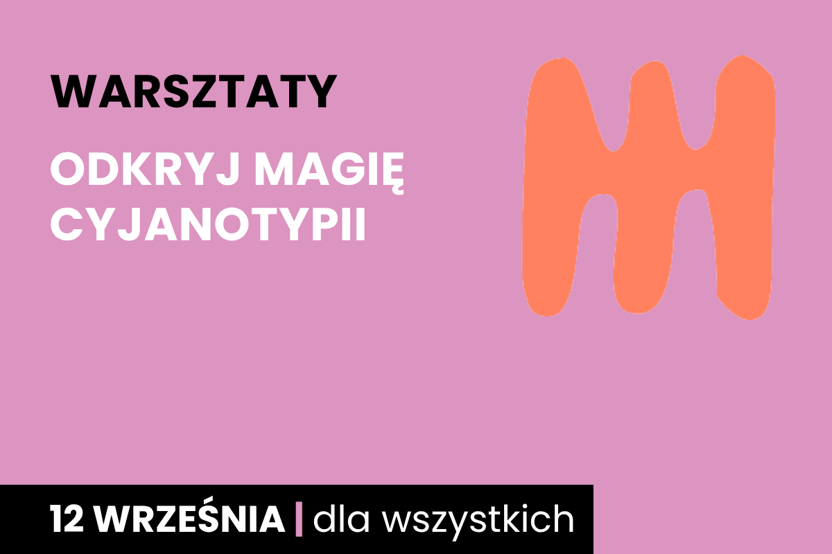 Rysunek pomarańczowego jakby grzebienia trójzębnego, dwustronnego. Do tego tekst: warsztaty; odkryj magię cyjanotypii; 12 września; dla wszystkich.