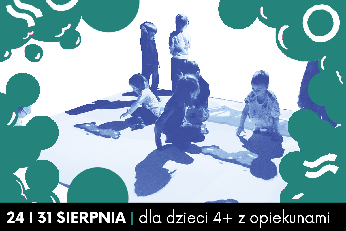 Grup dzieci bawi się na magicznym dywanie. Całość utrzymana w palecie granatowo-białej. Dookoła zielona chmurka z białymi piktogramami. W lewym dolnym logu czarny pasek z napisem: 24 i 31 sierpnia | dla dzieci 4+.