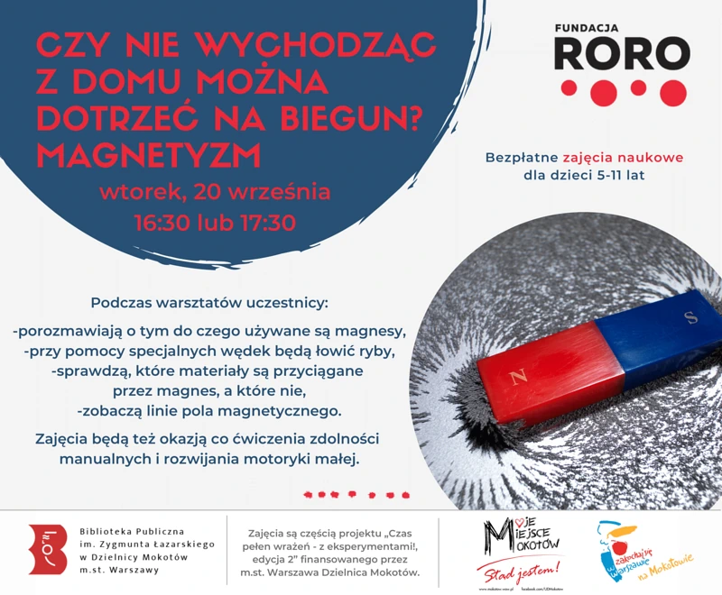 Plakat promujący zajęcia o magnetyźmie utrzymany w tonacji szaro-granatowej. Poza tekstem zawartym w artykule w kółku jest fotografia magnesu w kolorach czerwonym i niebieskim, a wokół niego opiłki metalu układają się w okręgi pola magnetycznego.