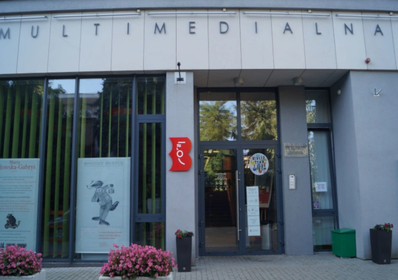 Wejście do biblioteki