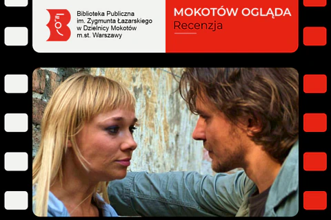 Kadr z filmu Rezerwat, na którym blondynka w średnim wieku opiera się o mur patrząc na młodego mężczyznę, który patrząc na nią, opiera się ręką o mur. Do tego na białym tle logotyp biblioteki mokotowskiej oraz na czerwonym tle tekst: Mokotów ogląda, recenzja.