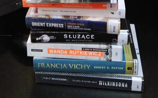 Stos książek.