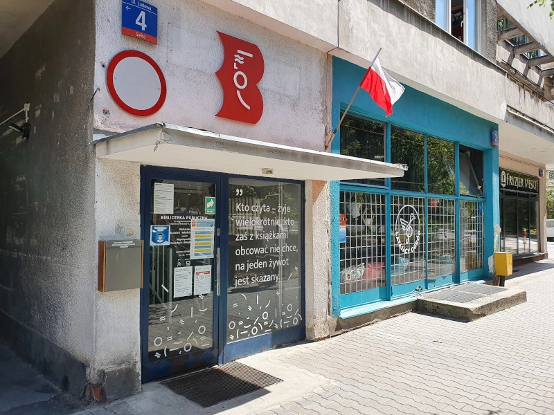 Wejście do biblioteki
