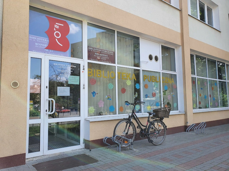 Wejście do biblioteki
