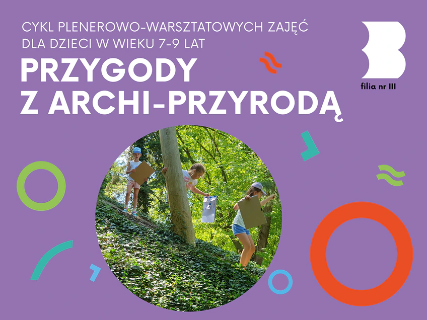 Ze zbocza leśnego pagórka schodzi trójka młodych przyrodników.