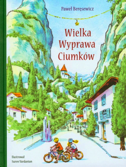Rysunek kilku domów zatopionych w zieleni na tle gór. Na pierwszym planie dwójka dzieci jedzie rowerami.