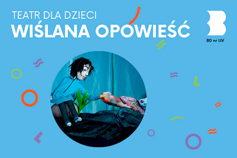 Lalka chłopca głaszcze po łuskach jedną z trzech kolorowych ryb.