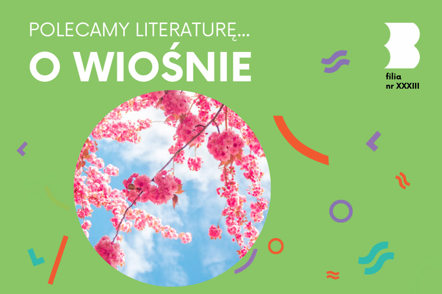 Na tle błękitnego, lekko zachmurzonego nieba zwisa gałąź obsypane różowymi pąkami kwiatów.