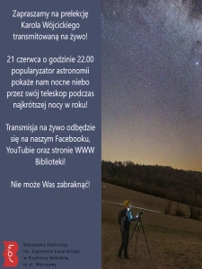 Plakat promujący transmisję na żywo. Na spodzie znajduje się logo Biblioteki Publicznej w Dzielnicy Mokotów. Po prawej strony znajduje się mężczyzna na zboczu wzgórza. Przed sobą ma teleskop. Patrzy się w niebo ponad nim.