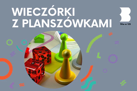 Fragment jakiejś planszy, dwie kostki do gry, trzy pionki, dwa domki i talia kart.