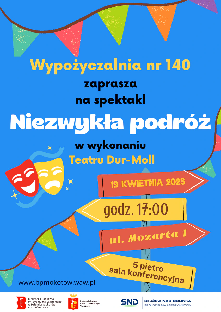 Na niebieskim tle w różnych miejscach są narysowane dwie maski teatralne, drogowskazy i linki z przypiętymi kolorowymi trójkątnymi skrawkami materiału. Do tego tekst zawarty w artykule. Na dole logotypy biblioteki mokotowskiej, instytucji kultury miasta warszawy oraz spółdzielni mieszkaniowej Służew nad dolinką.