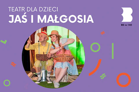 Aktorka i aktor ubrani letnio siedzą na pniu i patrzą gdzieś na lewo, gdzie wskazuje aktor w żółtym stroju.