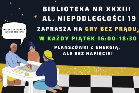 Trójka osób siedzi przy stoliku przy grze planszowej. Na czarnym tle tekst zapraszający na gry planszowe w piątki w bibliotece nr 33 w alejach niepodległości 19.