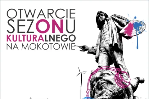 Otwarcie sezonu kulturalnego na Mokotowie. Z prawej strony widać dwie rzeźby: jedna przedstawia artystę, druga myśliciela. Na spodzie grafiki widać ogrodzenie, zabudowania oraz elektrownię wiatrową.