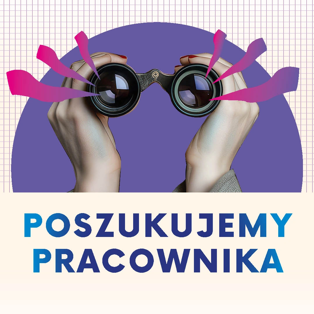 Ręce trzymające lornetkę na żółtym tle, napis: poszukujemy pracownika