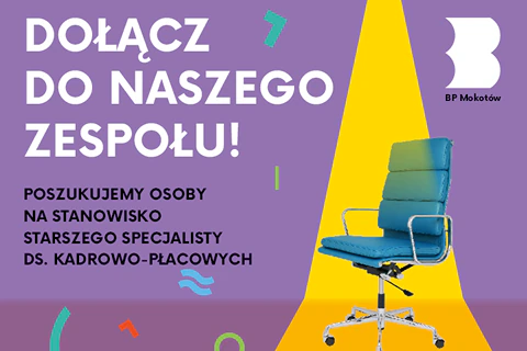 Na jagodowym tle przebiega żółty pas, na którym stoi biurowy fotel. Po prawej biały logotyp biblioteki mokotowskiej. Do tego tekst: dołącz do naszego zespołu; poszukujemy osoby na stanowisko księgowego, księgowej.