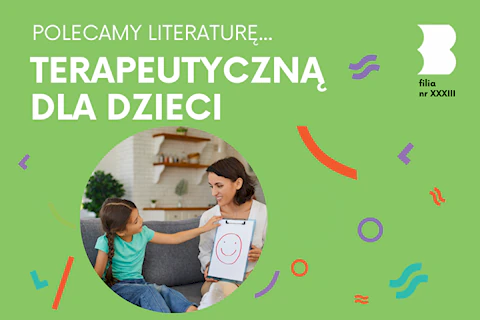 Brunetka w białym stroju siedzi, pokazując dziewczynce kartkę z uśmiechniętą buzią.