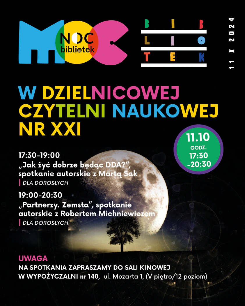 Samotne drzewo wyłania się nocnego mroku na tle połowicznie oświetlonego księżyca.