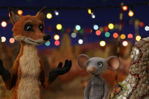 Kadr z filmu przedstawiający głównych bohaterów lisa i mysz.