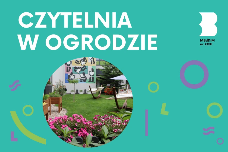 W słoneczny dzień widać trochę trawy, krzaków, hamaki, doniczki z roślinami.