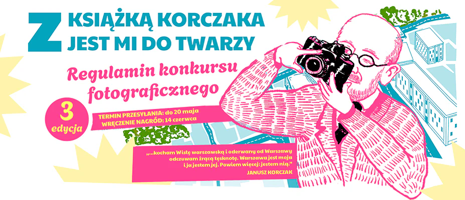 Rysunek Korczaka z aparatem fotograficznym w rękach, na tle rysunku mapy.