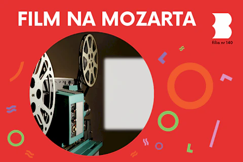 Projektor filmowy na szpule, a z tyłu biały ekran.