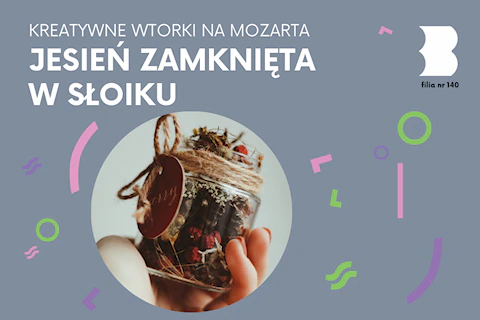 Dłoń trzyma mały słoiczek wypełniony wyschniętymi roślinami.