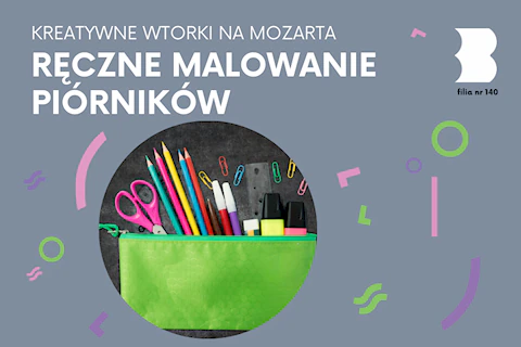 Zielony materiałowy piórnik wypełniony różnymi szkolnymi akcesoriami.