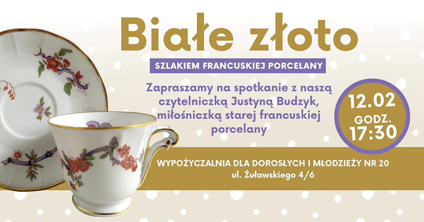 Porcelanowa filiżanka w roślinne motywy, a do kompletu oparta o ścianę podstawka do filiżanek, również w roślinne wzorki.