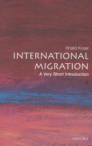 Okładka książki International migration :  a very short introduction / Khalid Koser.