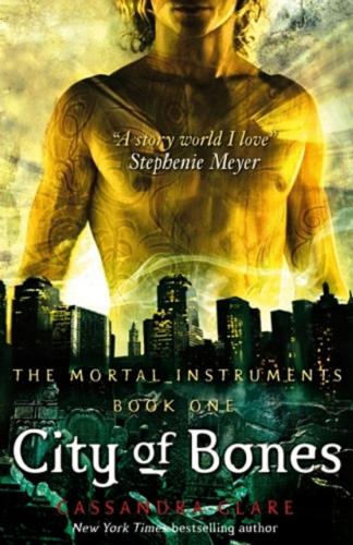Okładka książki City of Bones / Cassandra Clare.