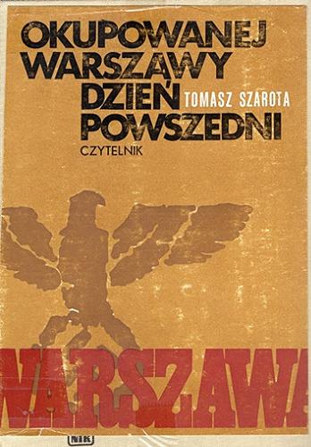 Okładka książki Okupowanej Warszawy dzień powszedni : studium historyczne / Tomasz Szarota.