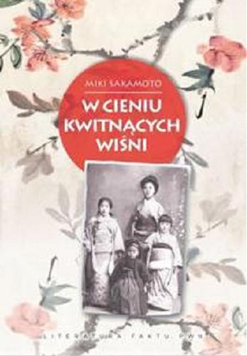 Okładka książki W cieniu kwitnących wiśni / Miki Sakamoto ; przeł. Piotr Szyszkowicz.