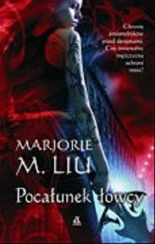 Okładka książki Pocałunek łowcy / Marjorie M. Liu ; Przekład: Anna Błasiak.