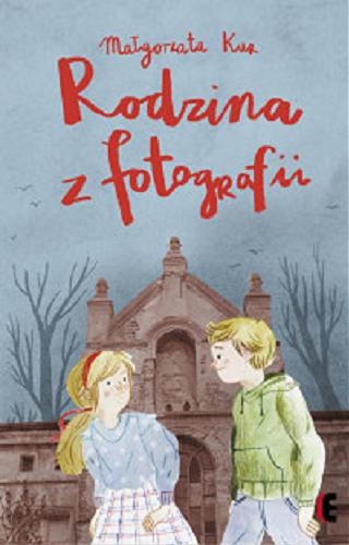Okładka książki Rodzina z fotografii / Małgorzata Kur ; ilustracje Zosia Dzierżawska.