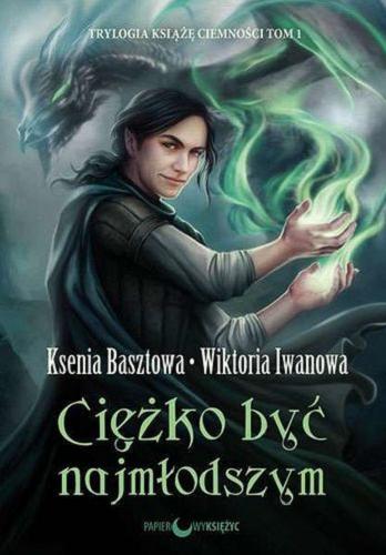 Okładka książki Ciężko być najmłodszym / Ksenia Basztowa, Wiktoria Iwanowa ; przełożyła Ewa Białołęcka.