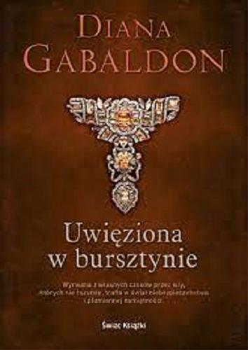 Okładka książki Uwięziona w bursztynie / Diana Gabaldon ; z angielskiego przełożyli Karolina Bober, Ewa Błaszczyk, Agata Puciłowska, Iwona Rutkowska, Lidia Rafa.