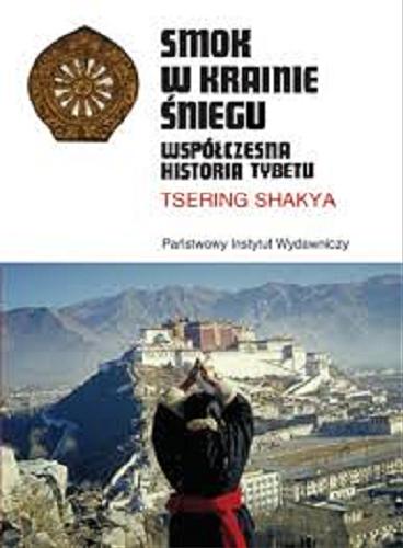 Okładka książki Smok w Krainie Śniegu : współczesna historia Tybetu / Tsering Shakya ; przełożył Filip Majkowski.