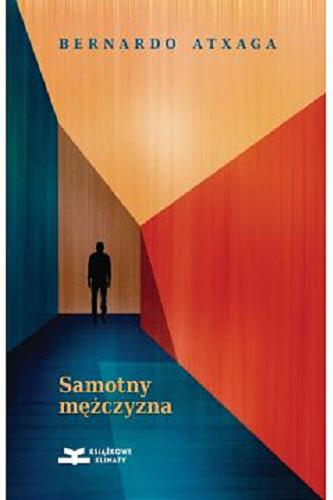 Okładka książki Samotny mężczyzna / Bernardo Atxaga ; z języka baskijskiego przełożyła Katarzyna Sosnowska.