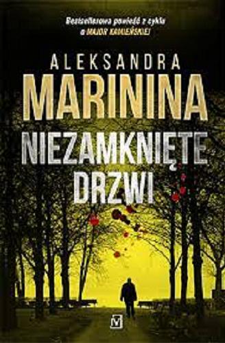 Okładka książki Niezamknięte drzwi / Aleksandra Marinina ; przełożyła Aleksandra Stronka.