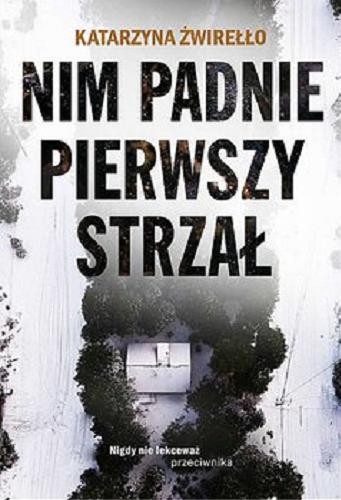 Okładka książki Nim padnie pierwszy strzał / Katarzyna Żwirełło.